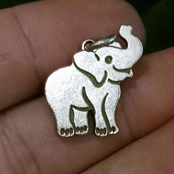 Tiffany & Co Elephant Never Forgets Charm or Pendant in Sterling Silver - Picture 5 of 5
